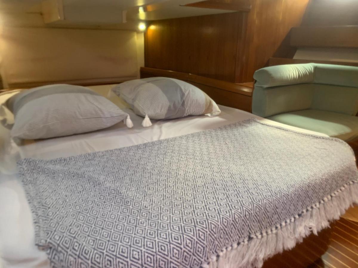 Nuit Sur Un Bateau La Rochelle Hotel La Rochelle  Kültér fotó